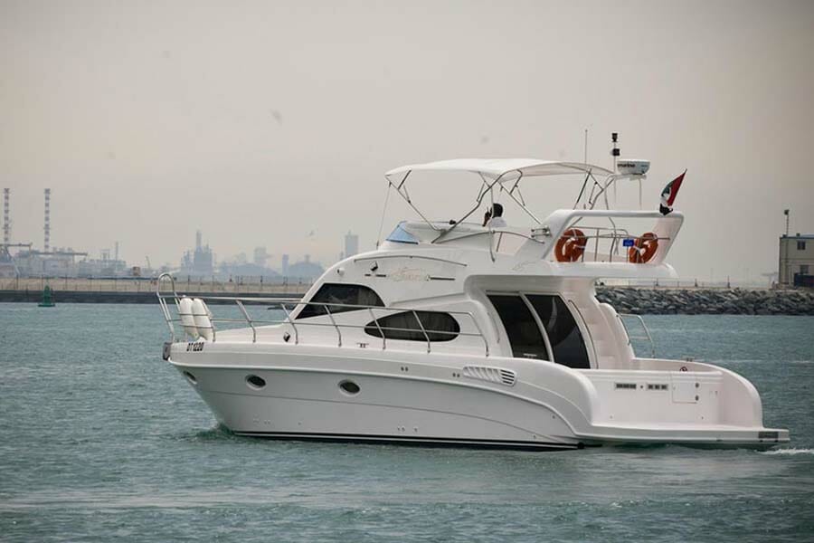 Yacht for rent in Dubai