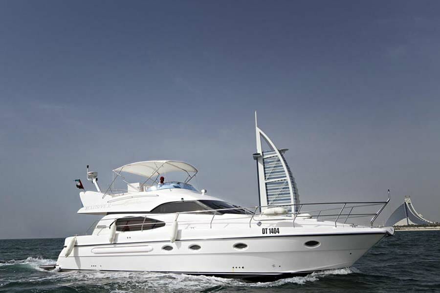 Yacht for rent in Dubai