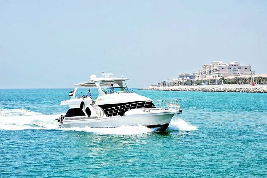 Yacht for rent in Dubai