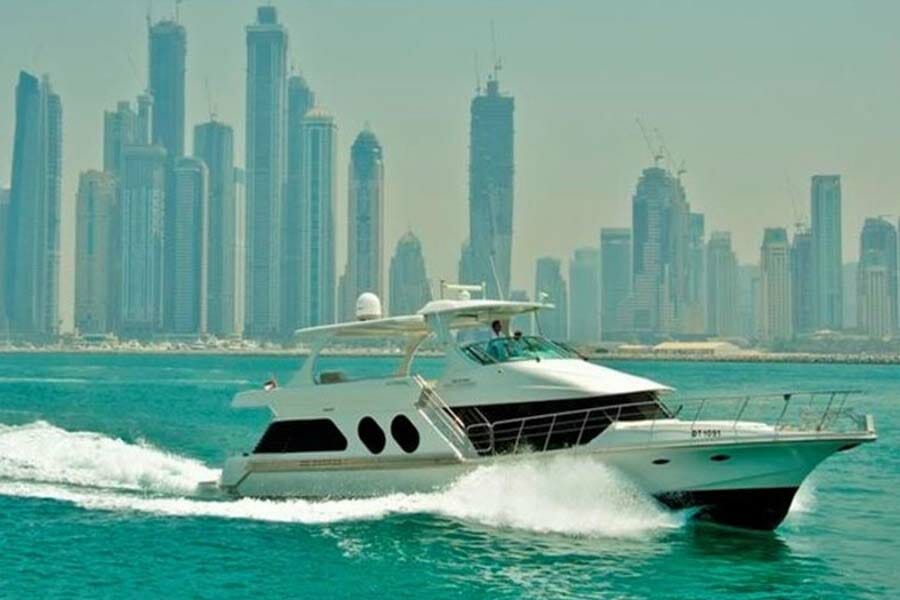 Yacht for rent in Dubai